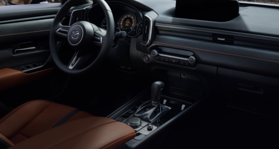 2025 Mazda CX-50 vs. Kia Sportage Technology