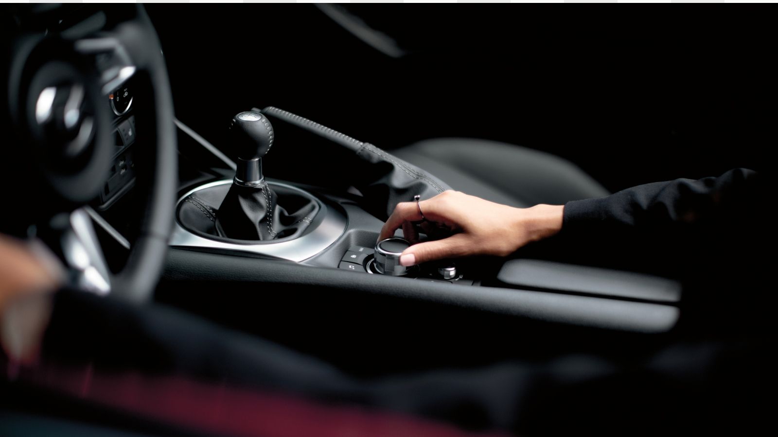 How wide is the 2026 MAZDA MX-5 Miata RF?